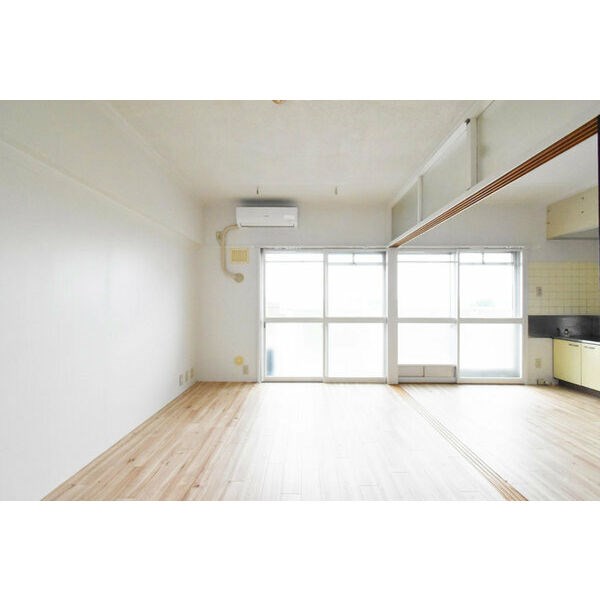 居室・リビング　当物件の参考写真です。(同建物の部屋)