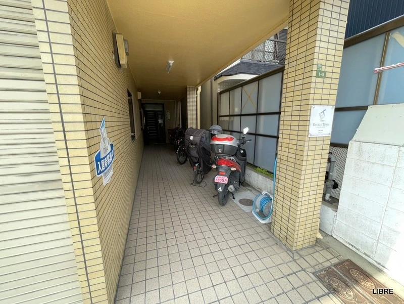 エントランス　建物玄関です！