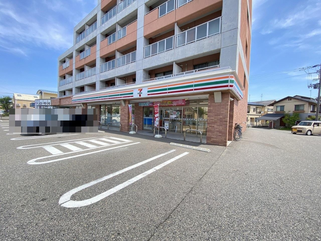 コンビニ　セブンイレブン 新潟小新4丁目店（コンビニ）まで872m