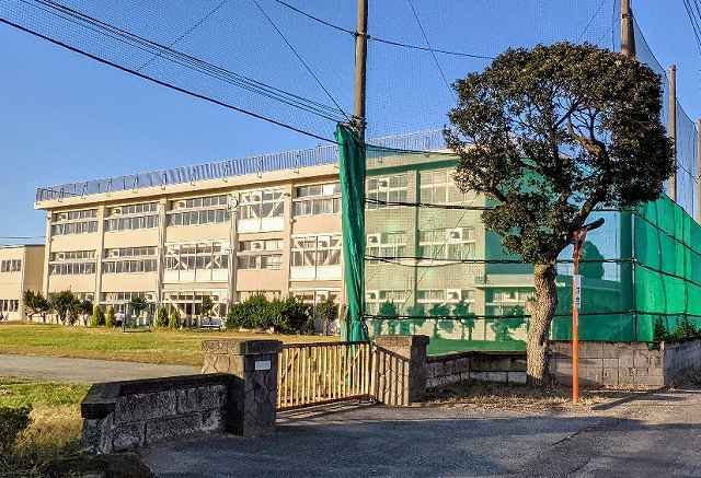 中学校　市立金田中学校（中学校）まで1300m