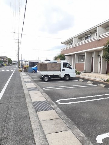 駐車場　駐車場に車を止められます