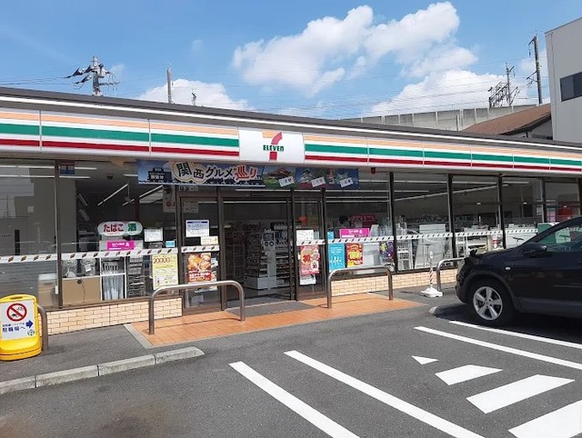 コンビニ　セブンイレブンさいたま鹿手袋3丁目店（コンビニ）まで236m