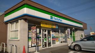 コンビニ　ファミリーマート（コンビニ）まで4837m