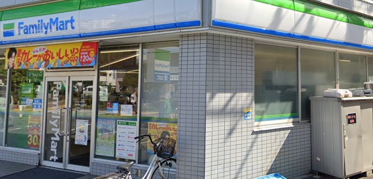 コンビニ　ファミリーマート豊島要町二丁目店（コンビニ）まで334m