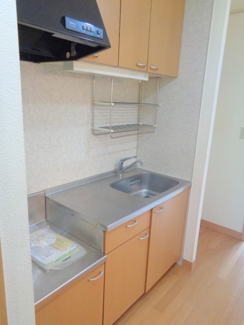 キッチン　上下の収納も豊富なガス２口システムキッチン