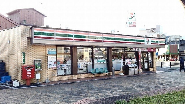 コンビニ　セブンイレブン門司港松本店（コンビニ）まで328m