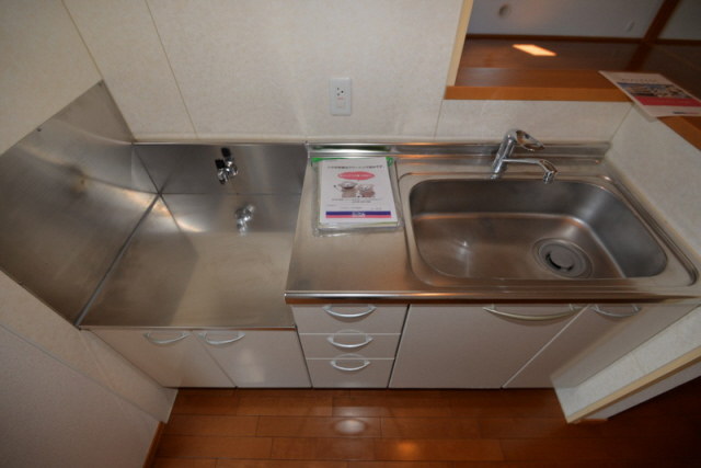 キッチン　写真は同マンションの別のお部屋のものです