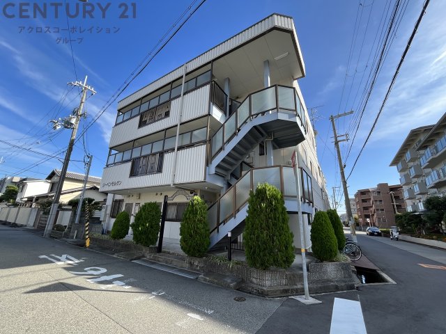 建物外観　居住者専用のごみ置き場があります♪