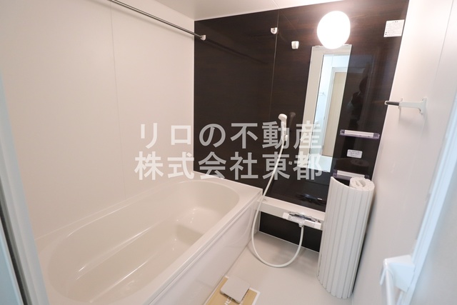 バス・シャワールーム　足が伸ばせる広々バスタブでリラックス♪