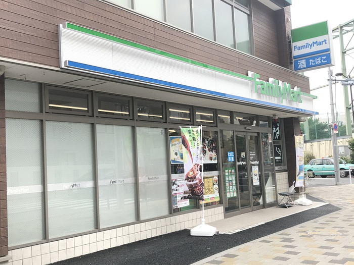 コンビニ　ファミリーマート（コンビニ）まで400m