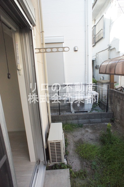 バルコニー　お天気のいい日は外干しもできますね！！