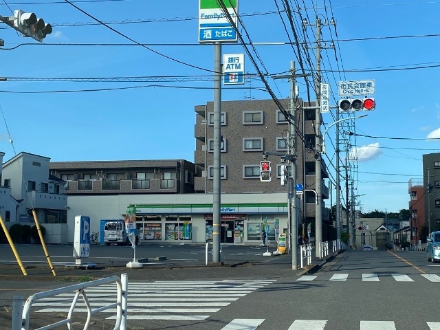 コンビニ　ファミリーマート日野神明店（コンビニ）まで590m