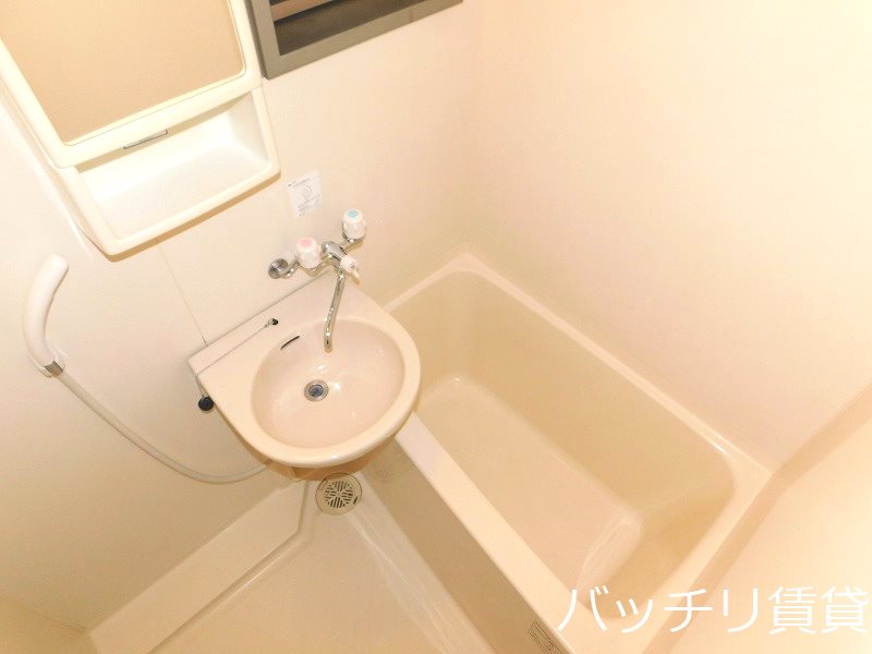 バス・シャワールーム　＊画像は別部屋の為イメージ、現状を優先致します