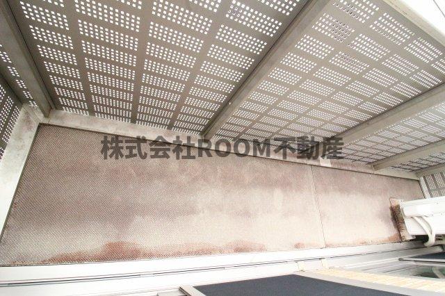 バルコニー　外からの目が気にならないバルコニーで洗濯物が干せます