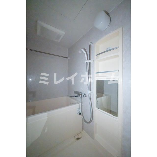 バス・シャワールーム　同建物内、別のお部屋の参考写真になります。