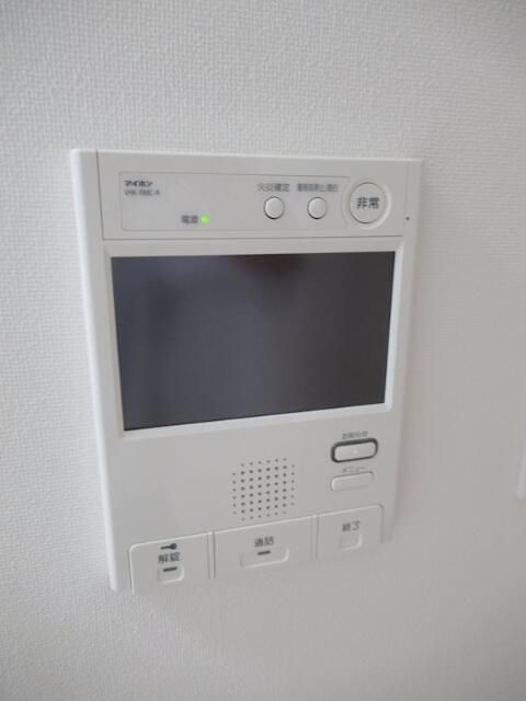 セキュリティ　来訪者の姿を確認できるＴＶモニター付インターホン設置済です！