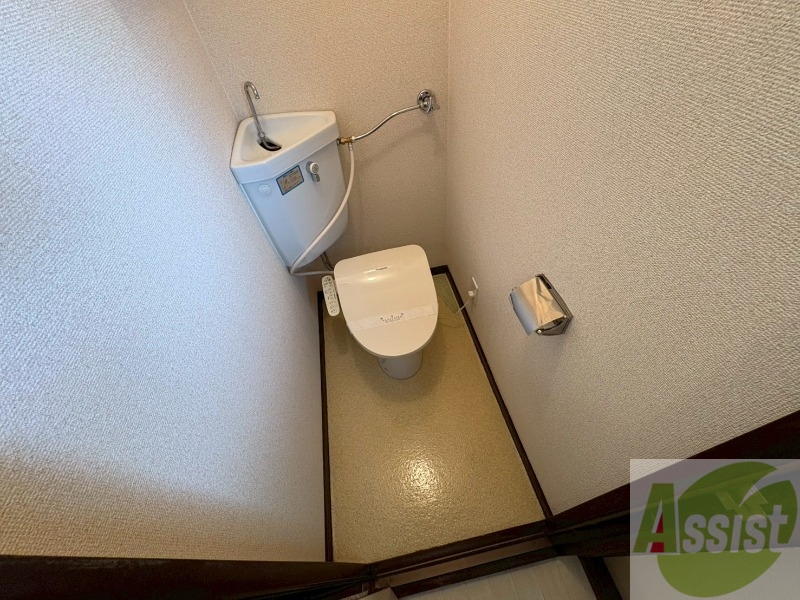 トイレ　こちらはトイレです。清潔感があり、安心して使用できます。