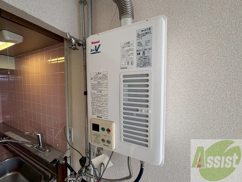 その他設備　給湯器です。操作しやすいパネルになってます。