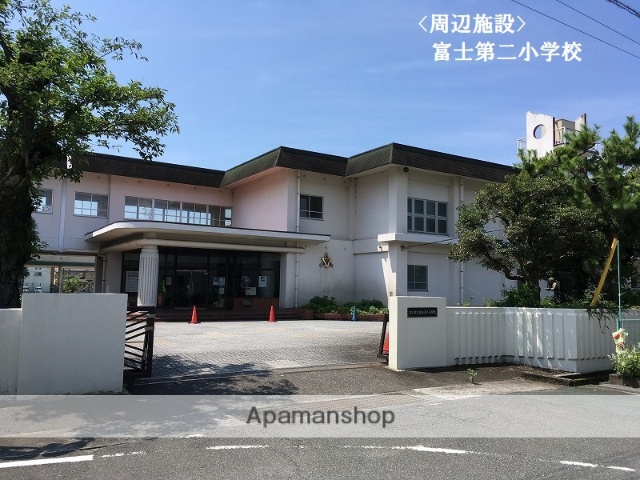小学校　第二小学校（小学校）まで725m