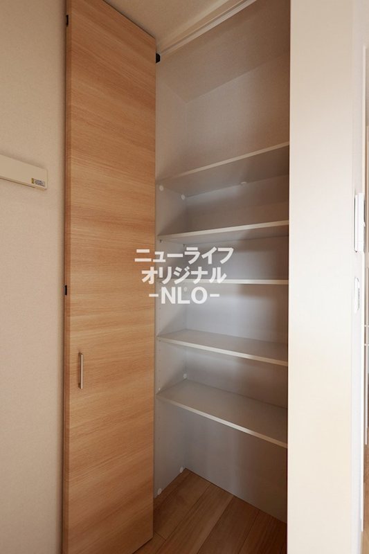 その他設備　食品の保管や食器棚としても活用できるパントリー収納☆