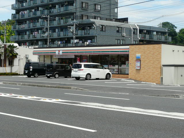 コンビニ　セブンイレブン 横浜釜利谷店（コンビニ）まで128m