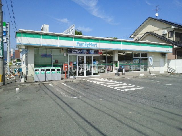 コンビニ　ファミリーマート あきた店（コンビニ）まで640m