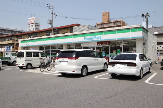 コンビニ　ファミリーマート南観音三丁目店（コンビニ）まで597m