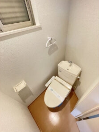 トイレ　温水洗浄便座。