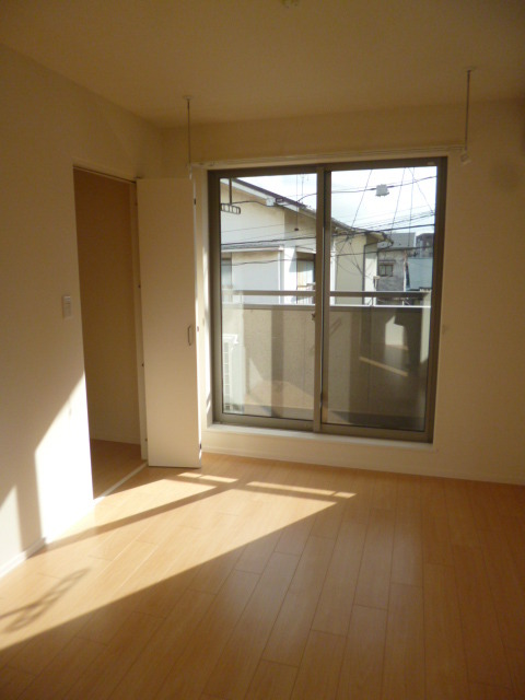 居室・リビング　☆全室角部屋☆2面採光で明るいお部屋です☆