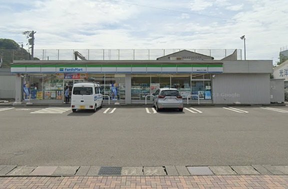 コンビニ　ファミリーマート　静岡丸子六丁目店（コンビニ）まで100m