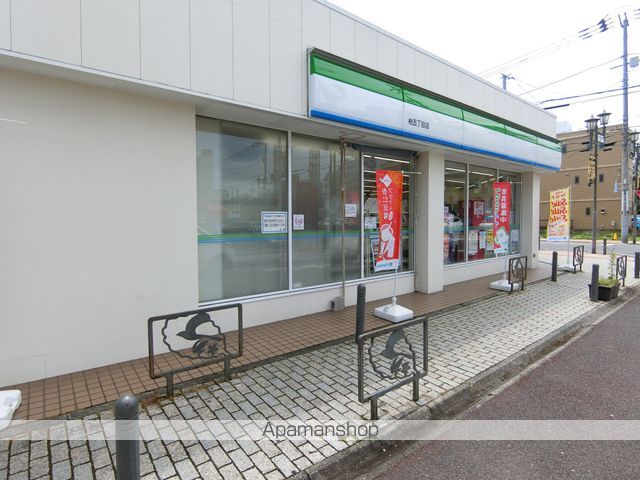 コンビニ　ファミリーマート（コンビニ）まで645m