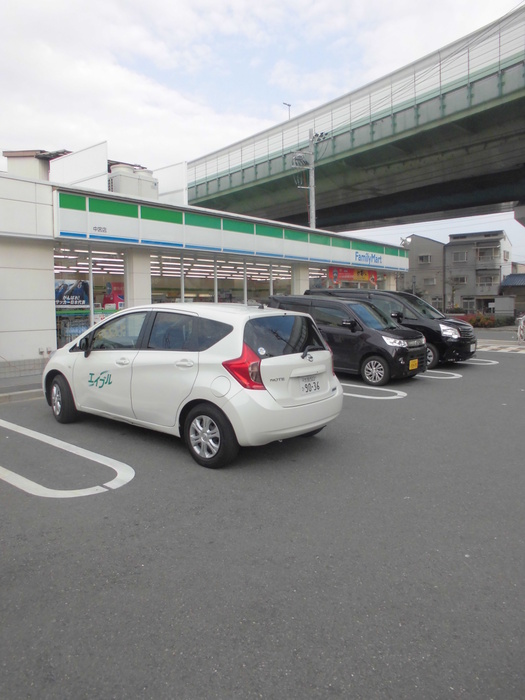 コンビニ　ファミリーマート大宮２丁目店（コンビニ）まで65m