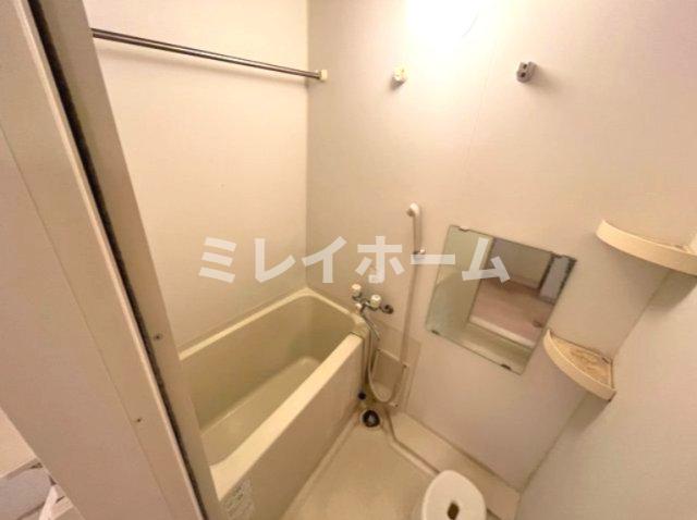 バス・シャワールーム　同建物内別のお部屋の参考写真になります。
