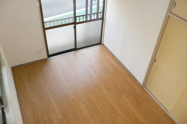 居室・リビング　☆天井が高く開放感のあるお部屋☆