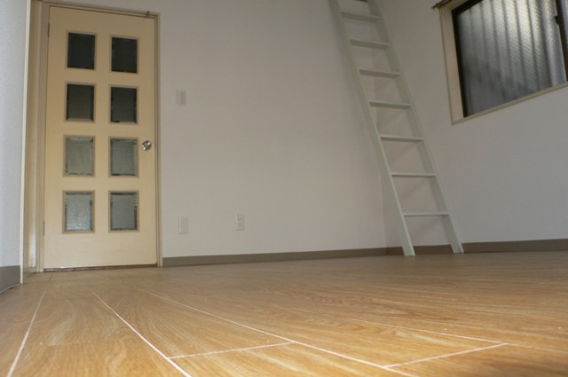 居室・リビング　☆ロフト付きの１Ｋ！角部屋で明るいお部屋