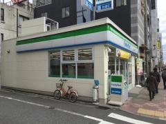 コンビニ　ファミリーマート 東陽三丁目店（コンビニ）まで447m