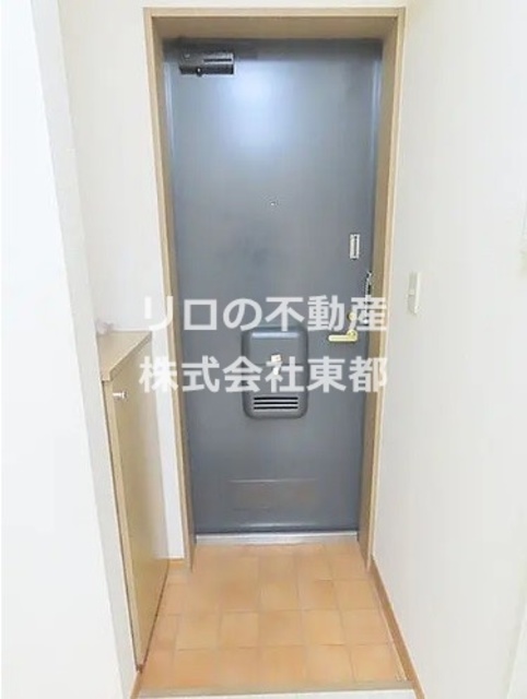 玄関　※同タイプの室内写真。仕様・設備は現況優先です※