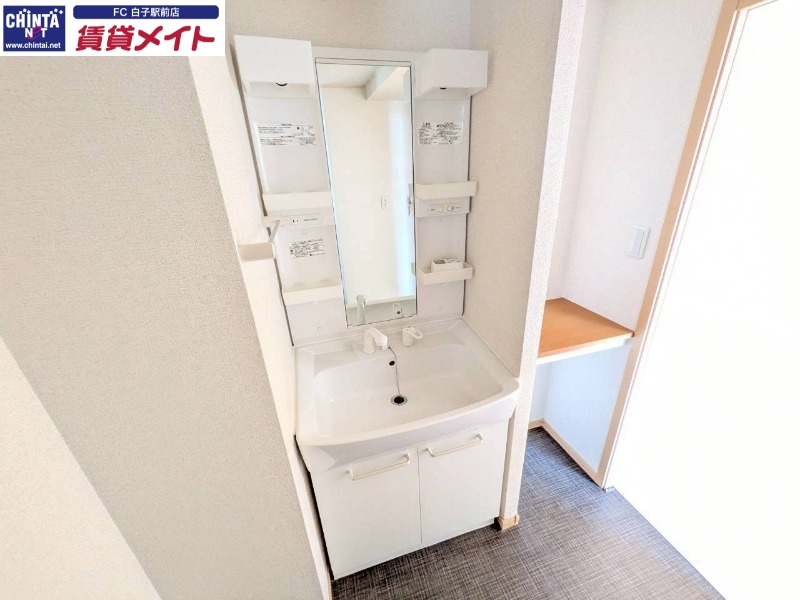 洗面設備　同型参考写真