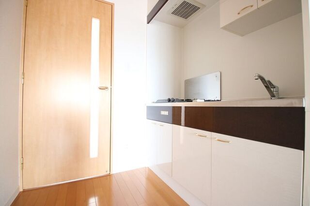キッチン　※違う号室のお部屋の参考写真です。