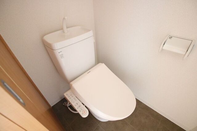 トイレ　※違う号室のお部屋の参考写真です。
