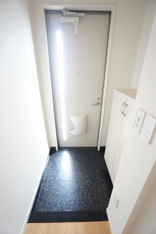 玄関　※同物件、同タイプのお部屋です