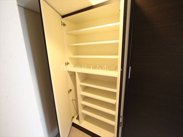 玄関　玄関（シューズボックス完備）