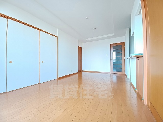 居室・リビング　同物件別部屋