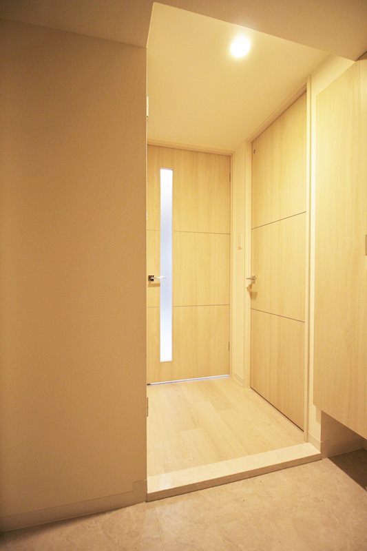 玄関　見どころいっぱいの部屋へようこそ。