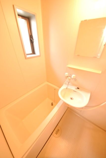 バス・シャワールーム　★人気のバストイレ別のお部屋です★