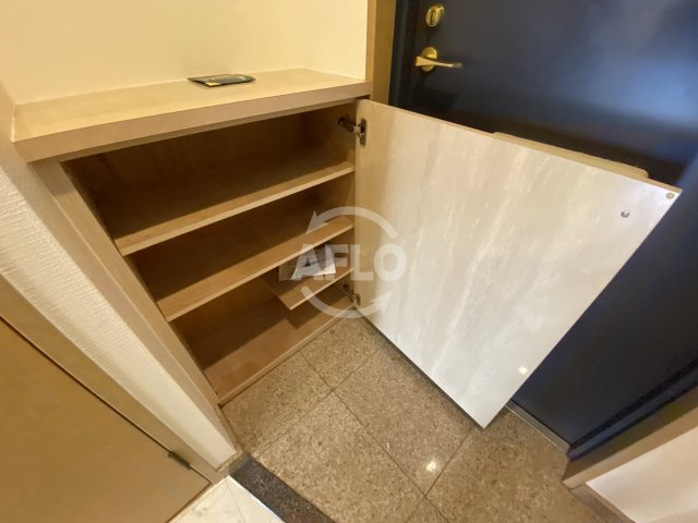 収納　レジデア西本町　下駄箱