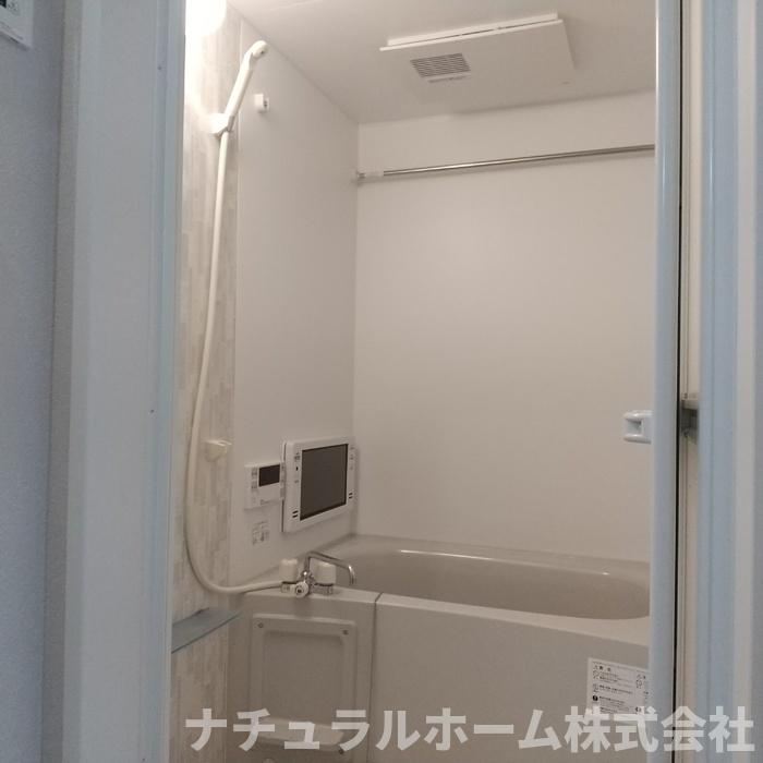 バス・シャワールーム　ユニットバス（浴室換気乾燥機・浴室TV有１６インチ）