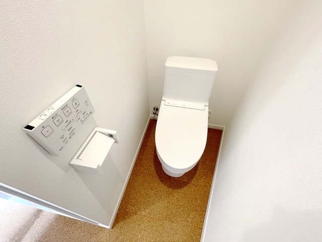 トイレ　落ち着いた色調のトイレです♪