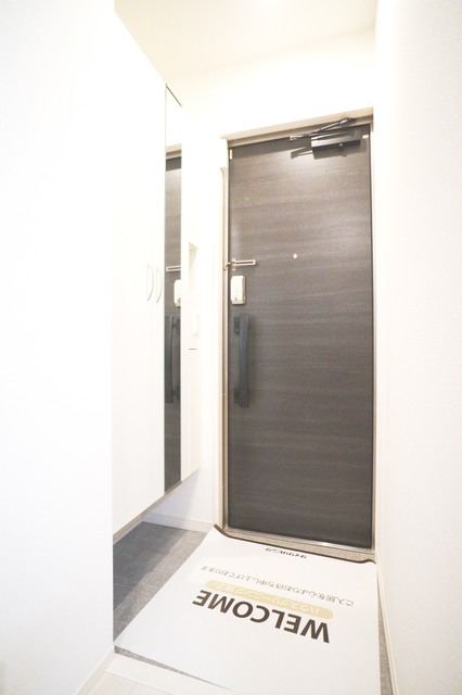 玄関　同施工会社、別建物、参考写真。実際は現況を優先いたします。