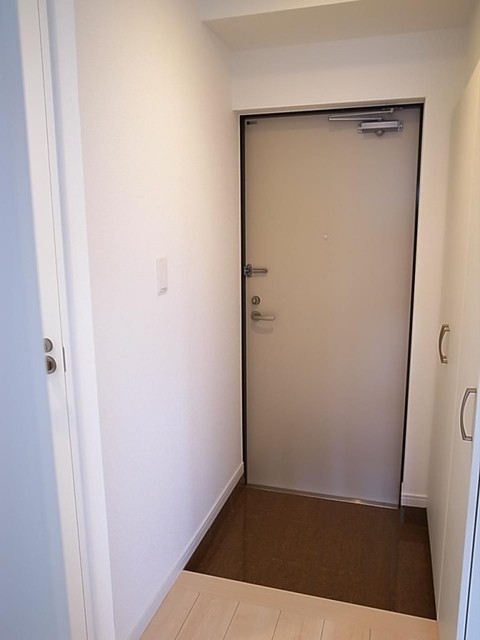 玄関　【玄関】※前回入居時　現況を優先します